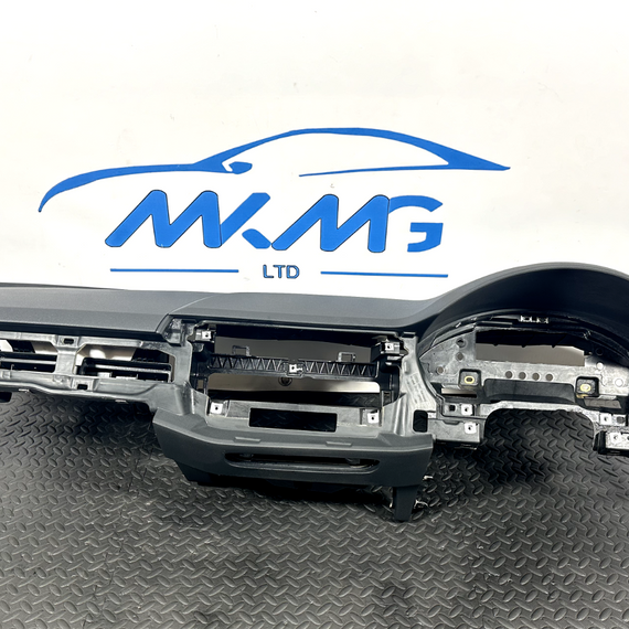 16-19 AUDI A4 B9 GENUINE DASHBOARD WITH PASSENGER SIDE AIR BAG 8W2857033