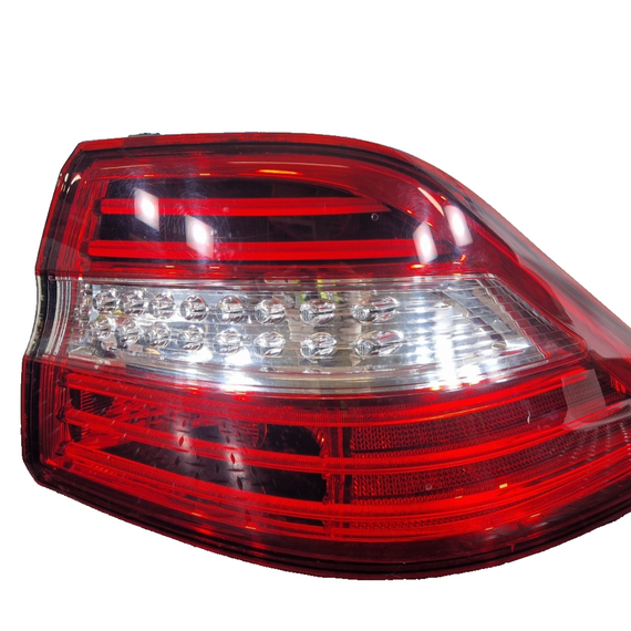11-19 MERCEDES BENZ ML W166 AMG GENUINE REAR RIGHT OUTER LED LIGHT A1669063201