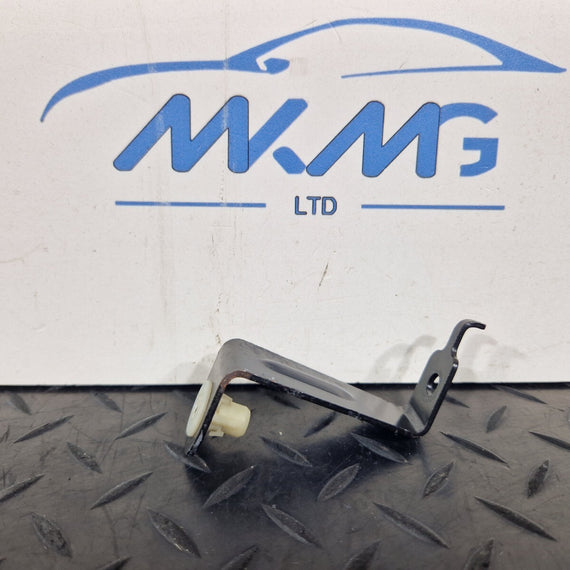20-24 BMW 1 SERIES F40 GENUINE UNDERBODY PANELLING HOLDER BRACKET 7400890