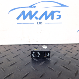 BMW 1 2 3 4 SERIES F20 F21 F22 F30 F31 F32 F33 USB/AUX-IN SOCKET PLUG 9229246
