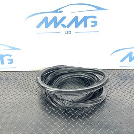 16-19 AUDI A4 B9 GENUINE FRONT LEFT OR RIGHT SIDE DOOR RUBBER SEAL 8W0831721