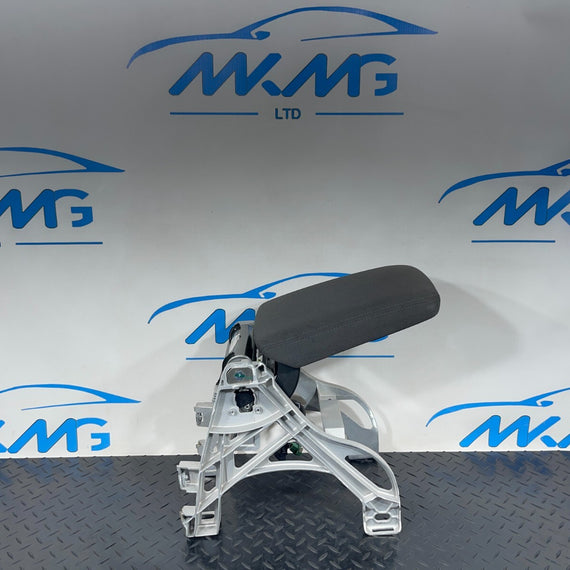 16-19 AUDI A4 B9 SALOON GENUINE 1.4 TFSI CENTER CONSOLE ARMREST 8W0864283A