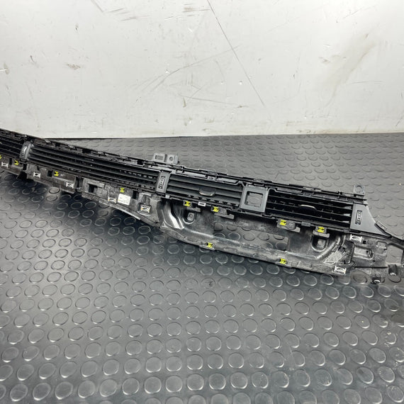 16-19 AUDI A4 B9 GENUINE FRONT DASHBOARD AIR VENTS 8W2820901C 8W2820902