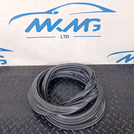 16-19 AUDI A4 B9 REAR LEFT OR RIGHT DOOR RUBBER SEAL 8W5833721