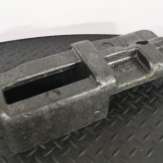 11-16 BMW M5 F10 5-SERIES SALOON BOOT COMPRESSOR PUMP HOLDER 6792430