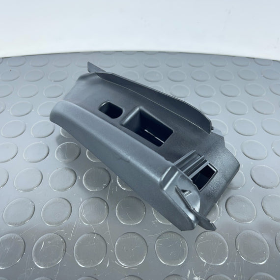 16-19 AUDI A4 B9 GENUINE REAR RIGHT SEAT BELT GUIDE 8W0857792