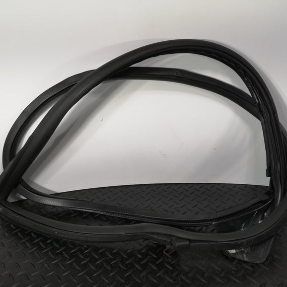 2013 AUDI A5 SPORTBACK FRONT LEFT PASSENGER DOOR RUBBER SEAL 8T8831707