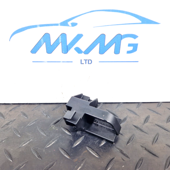 14-21 MERCEDES-BENZ C250D W205 GENUINE AIR DUCT UPPER SEAL BRACKET A2058314700