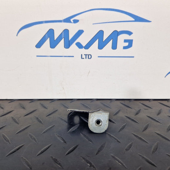 16-19 AUDI A4 B9 GENUINE FRONT WING MOUNT BRACKET LEFT PASSENGER SIDE 8W0821469