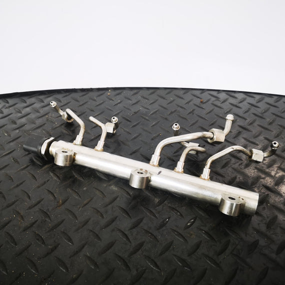 11-16 BMW M5 F10 5-SERIES 4.4L V8 PETROL FUEL RAIL & SENSOR 261545072