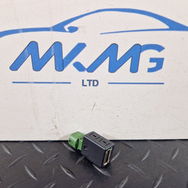 16-19 AUDI A4 B9 GENUINE OEM USB SWITCH PORT SOCKET 5Q0035726