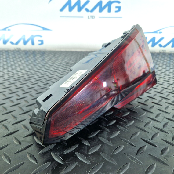 16-19 AUDI A4 B9 SALOON REAR RIGHT O/S/R INNER BOOTLID LIGHT 8W5945076A
