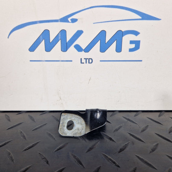 16-23 AUDI S5 COUPE GENUINE FRONT RIGHT DRIVER SIDE WING BRACKET 8W0821470