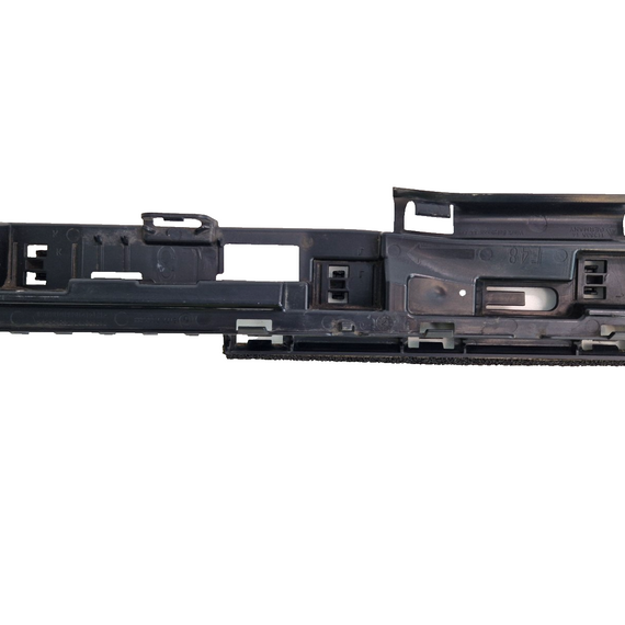 15-22 BMW X1 LEFT SIDE SILL SKIRT MOUNT BRACKET 7332333