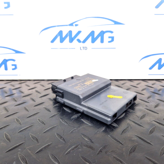 16-19 AUDI A4 AVANT B9 S-LINE GENUINE FUEL PUMP CONTROL MODULE 4M0906121B
