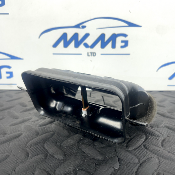 16-19 AUDI A4 B9 AVANT GENUINE CENTRE REAR VENTS AIR DUCTING CHANNEL 8w0857042