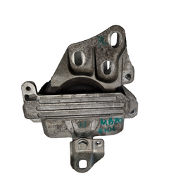 19-ON MERCEDES B CLASS W247 GENUINE  FRONT LEFT ENGINE MOUNT   A2472403100