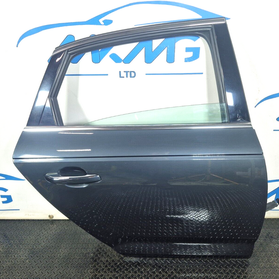 16-19 AUDI A4 B9 SALOON REAR RIGHT O/S/R COMPLETE DOOR IN GREY LX7L ( DAMAGE)