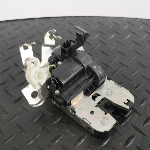 16-19 AUDI A4 B9 S-LINE SALOON GENUINE TAILGATE LOCK MECHANISM OEM 3G0827503A