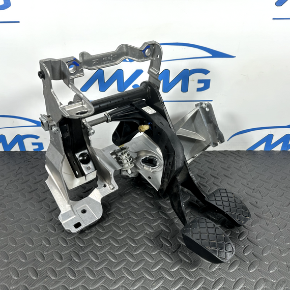 16-19 AUDI A4 B9 GENUINE BRAKE & CLUTCH PEDAL BOX ASSEMBLY 8W2721117 8W2721316