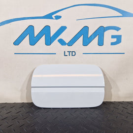 16-19 AUDI A4 B9 GENUINE FUEL FILLER FLAP DOOR COVER IN WHITE LS9R 8W0809907