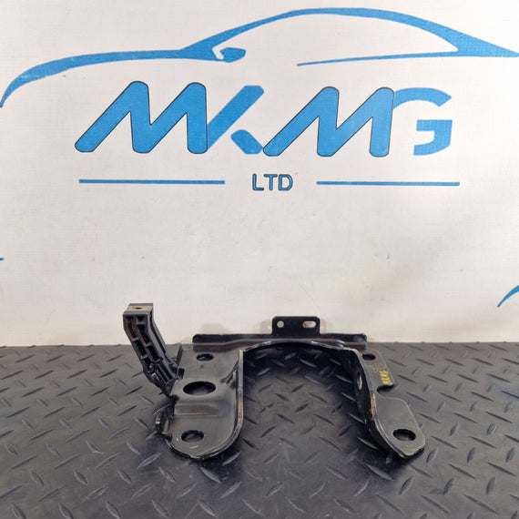 18-ON MERCEDES BENZ A CLASS W177 MAIN FLOOR LEFT SIDE N/S HOLDER BRACKET MOUNT