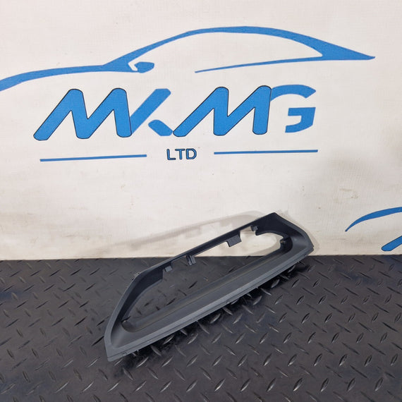 16-22 BMW X1 F48 DASHBOARD SCREEN SURROUND TRIM 9353266