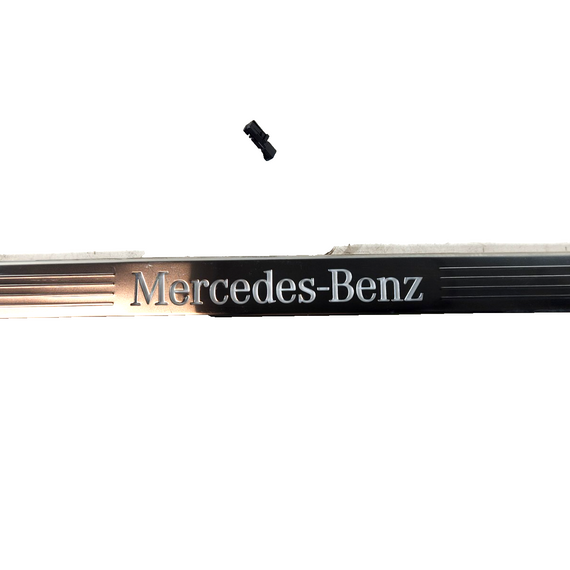 19-ON MERCEDES BENZ B CLASS W247 GENUINE FRONT SILL KICK PLATE A1776809705