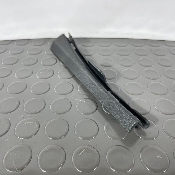 16-19 AUDI A4 B9 SALOON GENUINE RIGHT DRIVER SIDE A PILLAR BRACKET 8W0868204