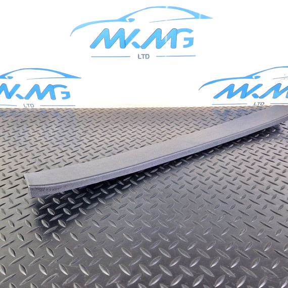 10-18 AUDI A7 4G S-LINE GENUINE CENTRE UPPER TAILGATE TRIM 4G8867606