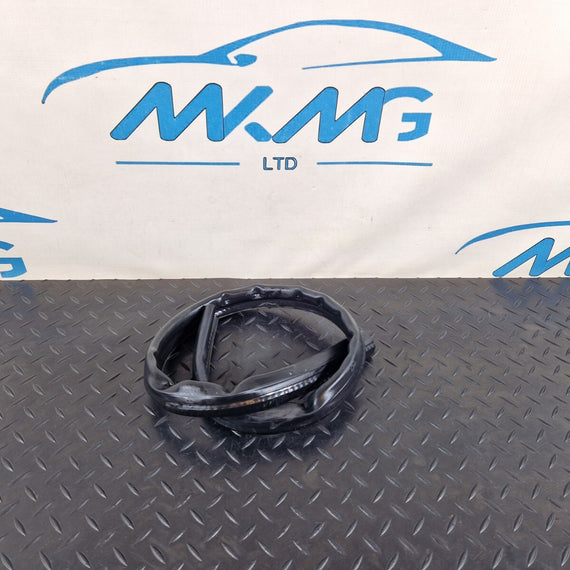 18-ON MERCEDES BENZ A CLASS W177 OEM ENGINE HOOD BONNET RUBBER SEAL A1778870600