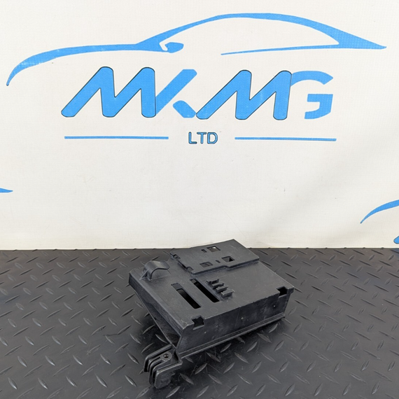 14-19 MERCEDES BENZ GLA X156 GEARBOX CONTROL MODULE BRACKET HOLDER A2465450500