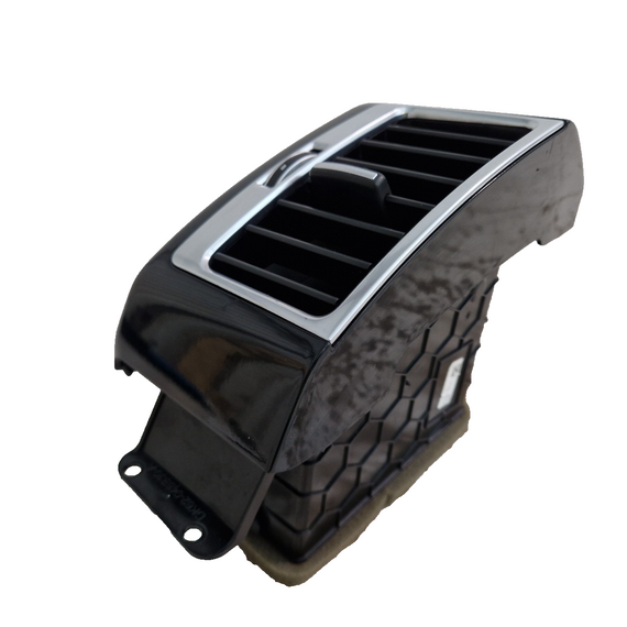 17ON LAND ROVER L462 DASHBOARD AIR VENT GRILL RIGHT SIDE DK62-046B30-A DAMAGED