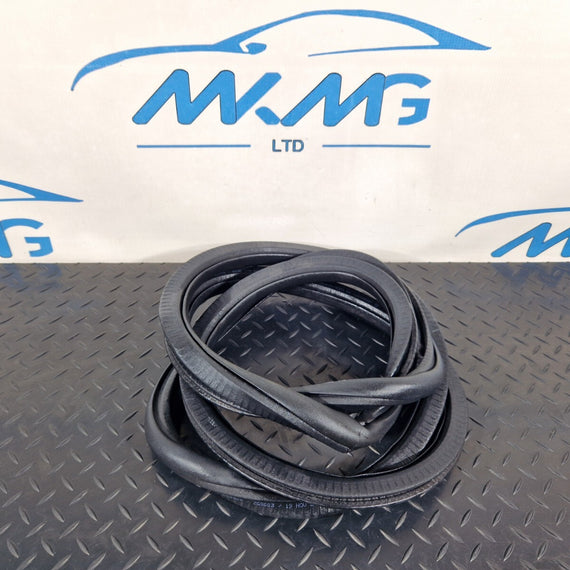 19-ON MERCEDES B CLASS W247 REAR DOOR RUBBER SEAL FITS LEFT & RIGHT A2476920400