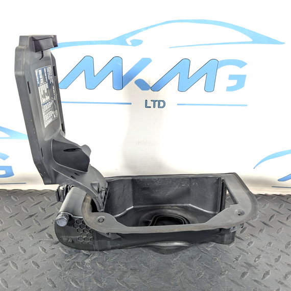 13-19 MERCEDES BENZ CLA C117 GENUINE FUEL TANK FILLER DOOR HOUSING A1176300067