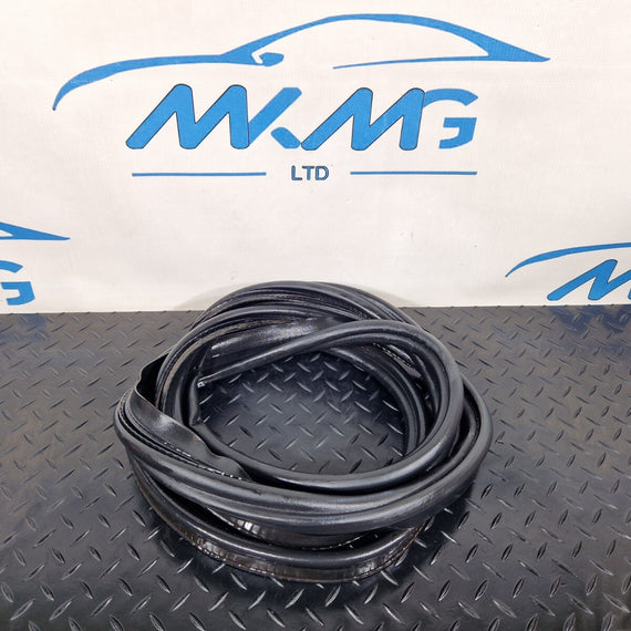 16-23 AUDI S5 COUPE GENUINE BOOTLID TAILGATE RUBBER SEAL 8W6827705B