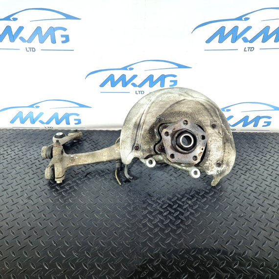 16-19 AUDI A4 B9 OEM FRONT RIGHT DRIVER SIDE WHEEL HUB & BEARING 8W0407560