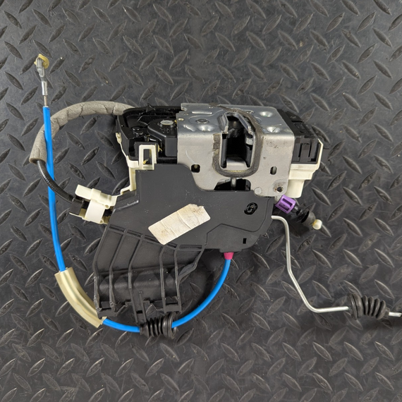 13-19 MERCEDES BENZ CLA C117 GENUINE PASSENGER SIDE DOOR LOCK A1177320108