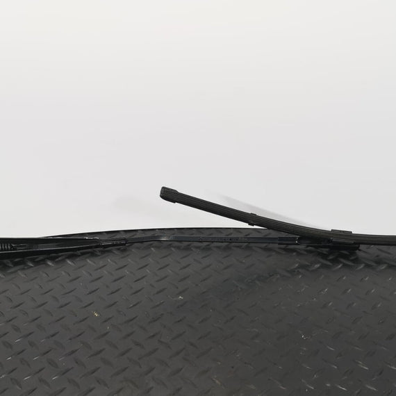 MERCEDES A-CLASS W177 V177 FRONT LEFT PASSENGER SIDE WINDSCREEN WIPER ARM *B114