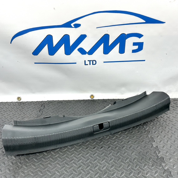 16-19 AUDI A4 B9 SALOON GENUINE BOOT TRUNK SILL COVER PROTECTION 8W5863471