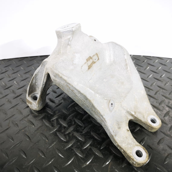 16-19 AUDI A4 B9 GENUINE V6 3.0TDI CSW RIGHT ENGINE MOUNT BRACKET 8W0199308H