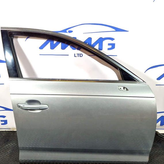 16-19 AUDI A4 B9 GENUINE FRONT RIGHT DRIVER O/S COMPLETE DOOR IN SILVER LZ7G