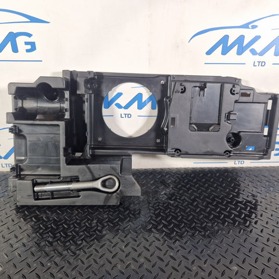 19-ON MERCEDES BENZ CLA C118 GENUINE BOOT TRIM TOOL KIT TRAY HOLDER A1778900800