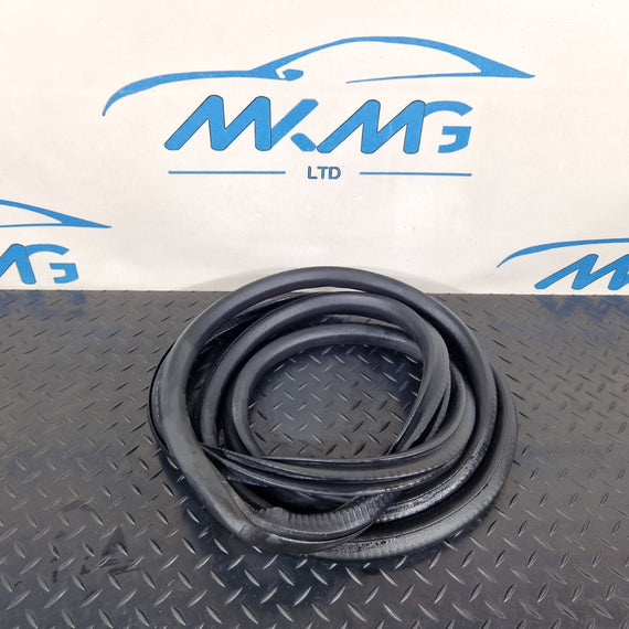 19-ON MERCEDES B CLASS W247 FRONT DOOR RUBBER SEAL FITS LEFT & RIGHT A2476920300
