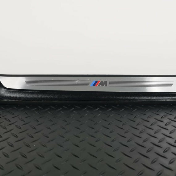 BMW X1 E84 GENUINE FRONT RIGHT DRIVER SIDE STEP KICK PLATE TRIM 2990844