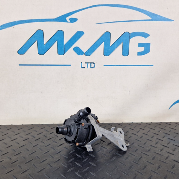 14-21 MERCEDES BENZ W205 GENUINE OEM AUXILIARY WATER PUMP & BRACKET A0005004386