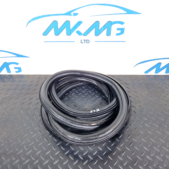 16-19 AUDI A4 AVANT B9 3.0 S-LINE GENUINE LEFT SIDE DOOR RUBBER SEAL 8W9833721