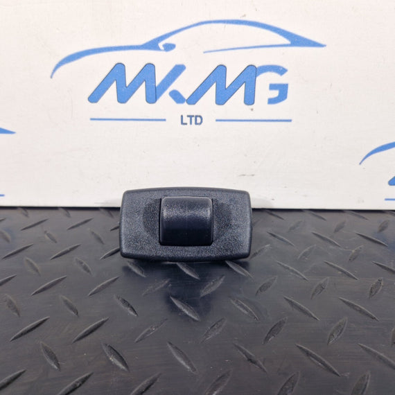 19-ON MERCEDES B CLASS W247  SUN VISOR CLIP FIXING BRACKET A1668100012