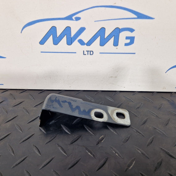 16-19 AUDI A4 B9 GENUINE FRONT LEFT PASSENGER SIDE WING BRACKET 8W0821433B