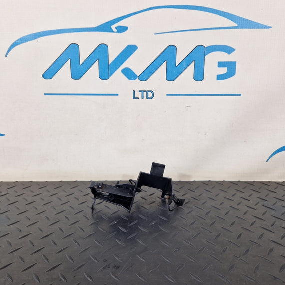 12-18 MERCEDES BENZ B-CLASS W246 SUSPENSION STRUT FRONT LEFT BRACKET A2464210594